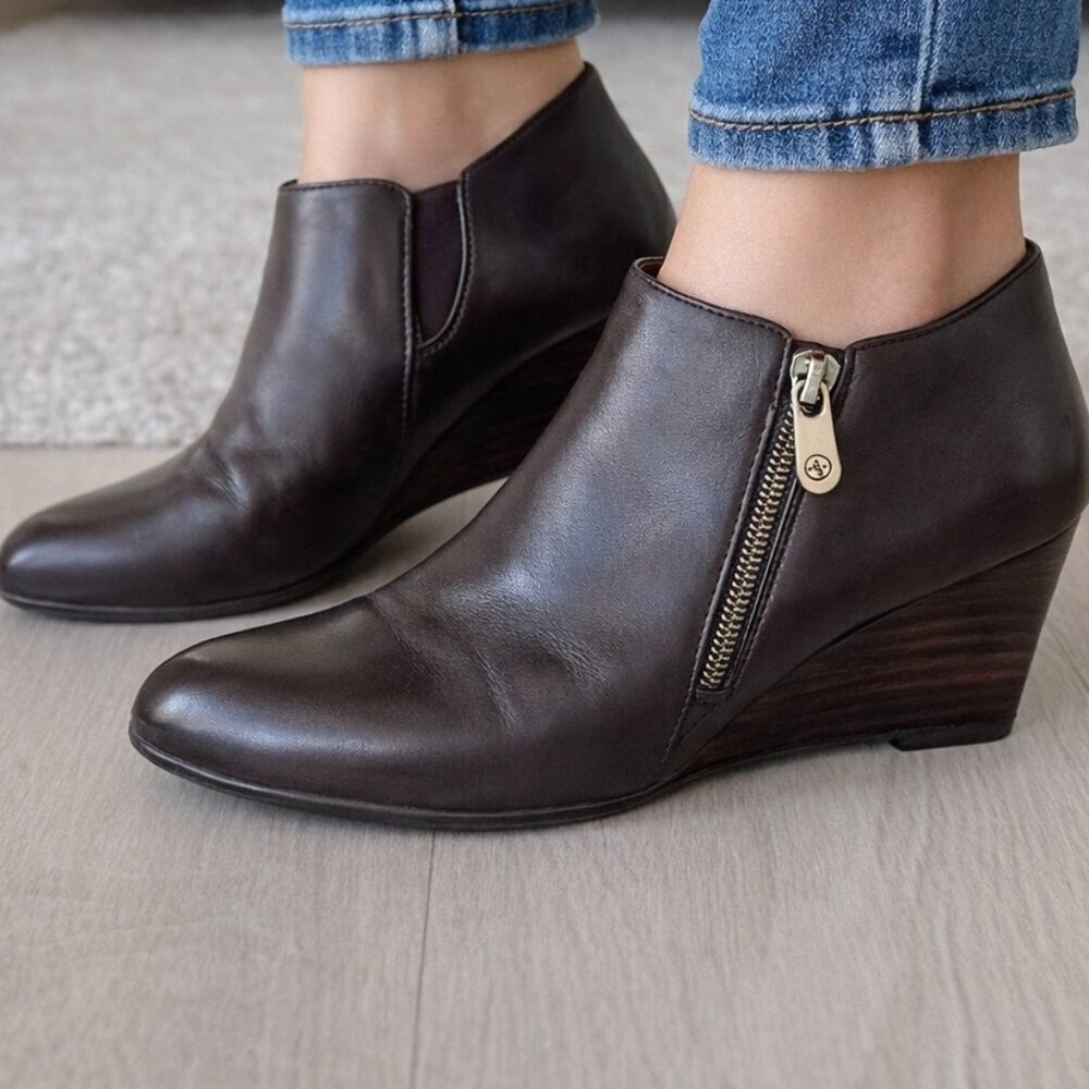 Wedge  2 " Heel  Bootie Adrienne  Vittadini Sz 6 Brown Zipper Closure